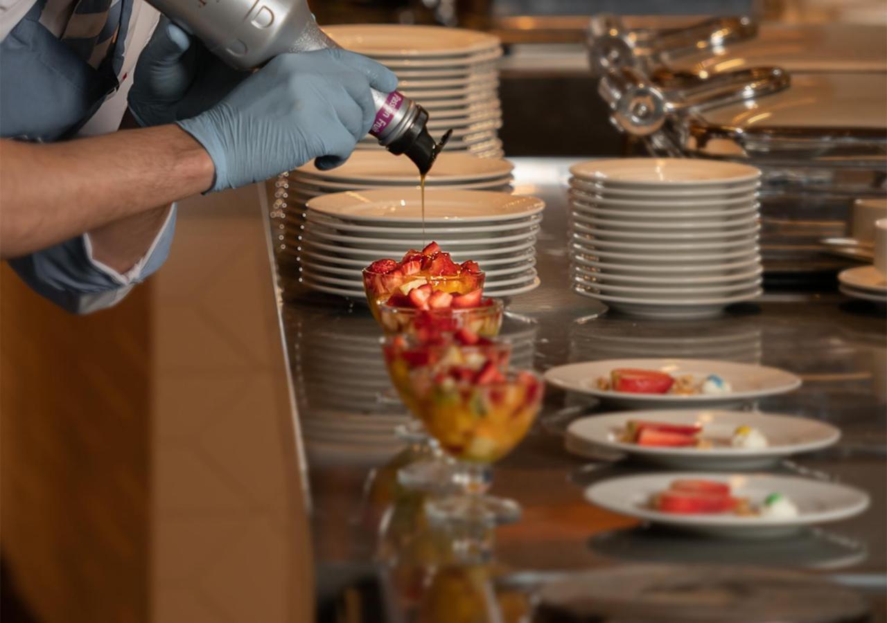 Crystal Inn Hotel - Alamein (Adults Only) El Alamein Buitenkant foto A pastry chef finishing a dessert